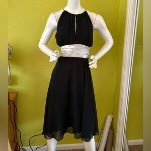 Black/White Scarlett Sleeveless Dress